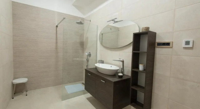Полулюкс с балконом Wine Residence Cattunar
