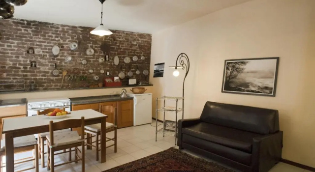 Sotto i merli, Book Hotel Vigevano Lombardiet