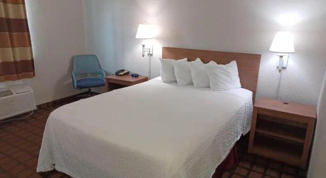Двухместный номер Standard Days Inn & Suites by Wyndham Laredo