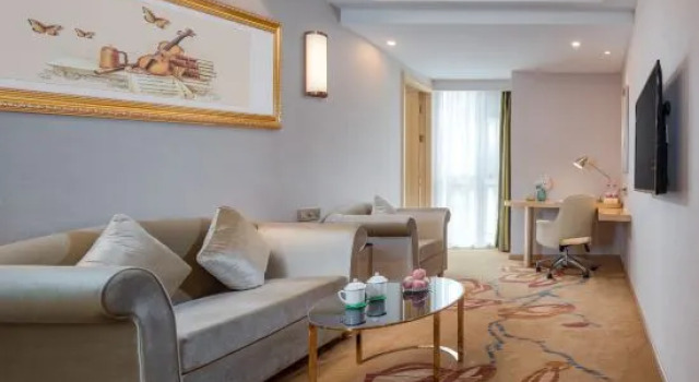 Люкс Deluxe Vienna International Hotel (Kunming Guandu Hello World )