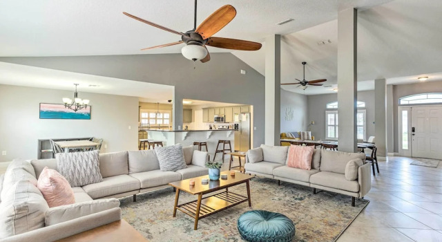 Коттедж с 4 комнатами 2 Mi to City Center: Spacious Port St Lucie Home!