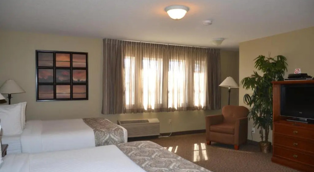 Четырёхместный номер Superior Village Creek Country Inn