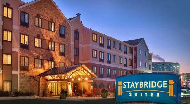 Кровать в общем номере Staybridge Suites Omaha 80th and Dodge by IHG