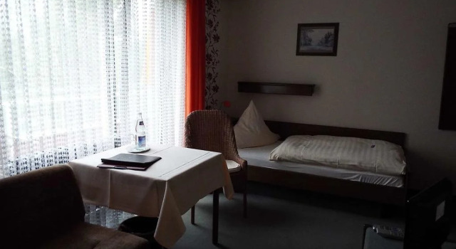 Park-Hotel, Забронировать Отель Бад-Хённинген Westerwald, рядом с Kristall Rheinpark Therme