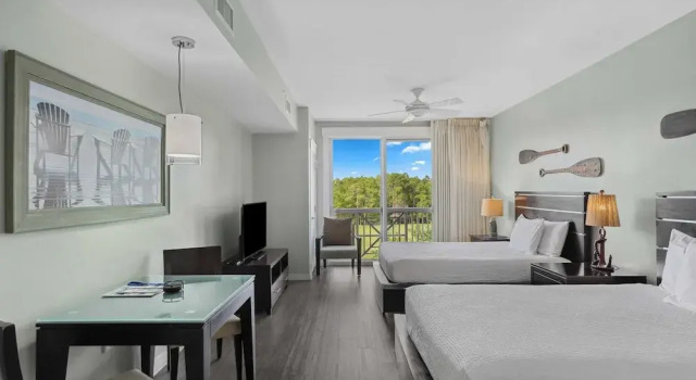 Studio Condo in Luxe Sandestin Resort w/ Balcony, Pool, + Walk to Baytowne Wharf, Забронировать Курортный отель Курортные отели Мирамар-Бич, рядом с Ресторан SunQuest Cruises, Курортный отель