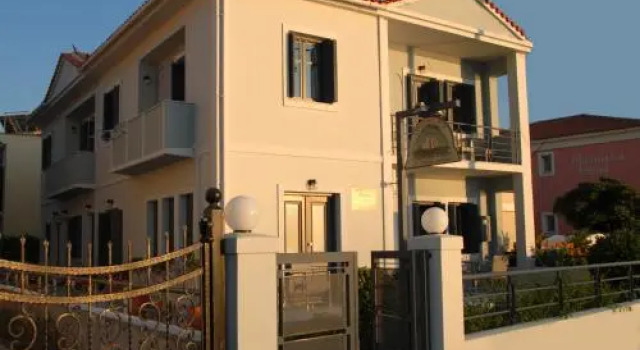 Irene ROOMS & STUDIOS PETRA, Rezervasyon Otel Petra Midilli