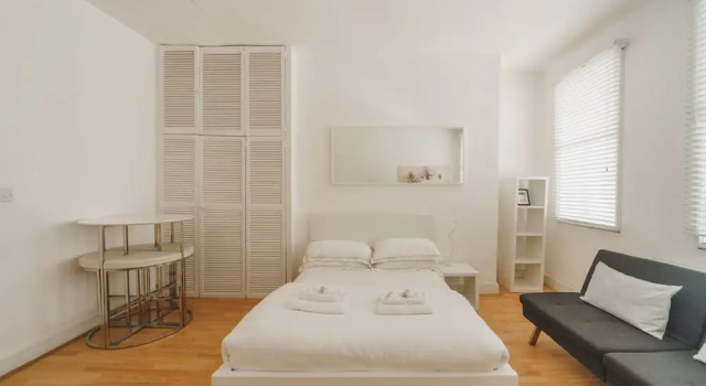 Large Studio Soho & Charing Cross Road, Забронировать Апартаменты/квартира Апартаменты Лондона, рядом с Театр «Лирик», Апартаменты/квартира