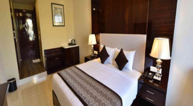 Hotel Calangute Central, Rezerwuj Hotel Hotele w Calangute z parkingiem, Parking