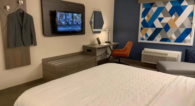Run of House Holiday Inn Express Hotel & Suites Hermosa Beach by IHG