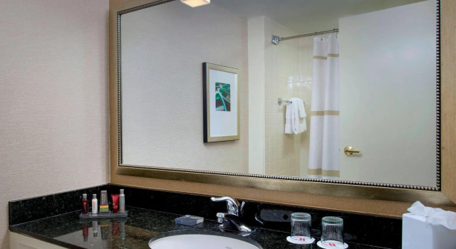 Четырёхместный номер Standard Boston Marriott Peabody