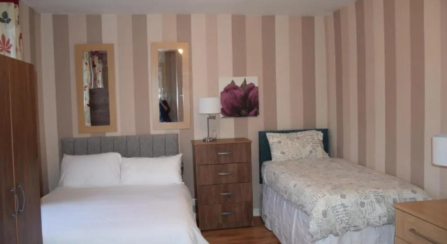 Коттедж Three Bedroom House Chandos Road