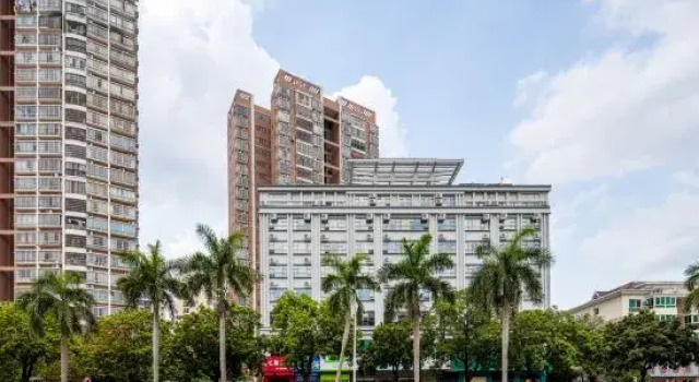 HanTing Hotel (Haikou East Railway Station Fengxiang East Road), Book Hotel Haikou Hainan