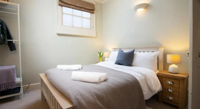 Апартаменты Stunning Royal Crescent Apartment with 3 Bedrooms