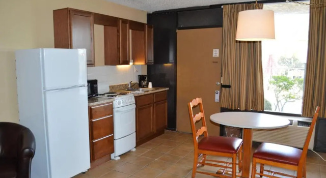 Студия Tarpon Shores Inn