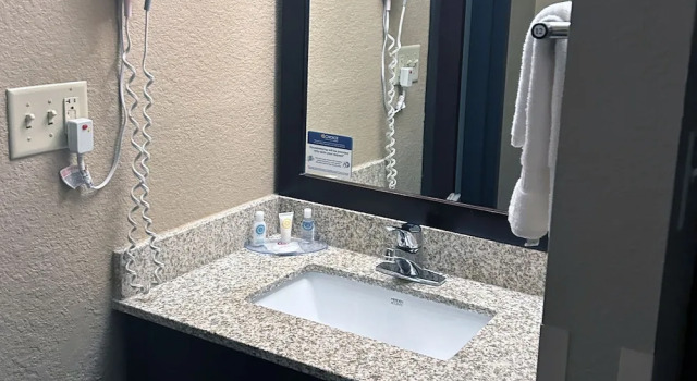 Люкс Standard Comfort Inn & Suites Evansville Airport