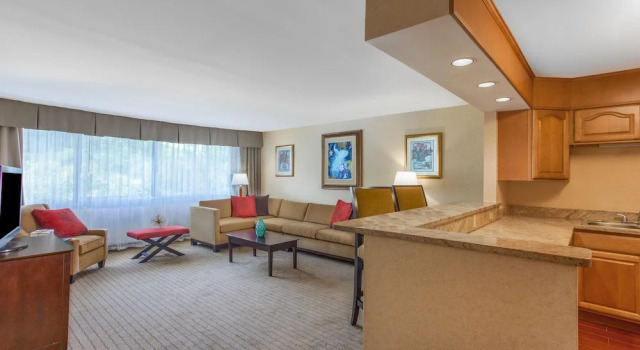 Люкс c 1 комнатой Holiday Inn Charlottesville-Monticello by IHG