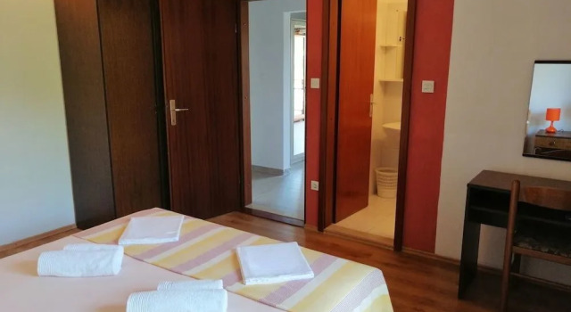 Apartments and Room Caric, Prenota Appartamento Jelsa 