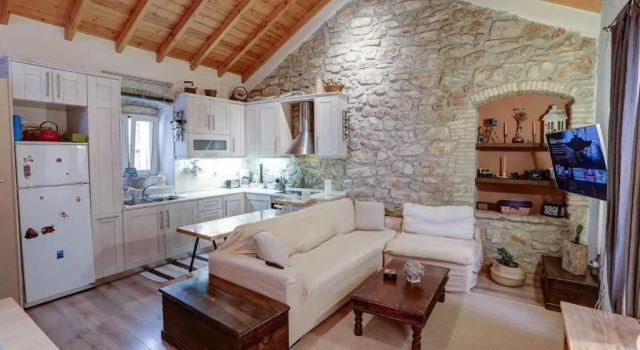 Luminous 2BD stone Apt in the alleys of Corfu town