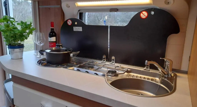 Wohnwagen auf Privatgrundstück auf der Halbinsel Mönchgut/Rügen, Réserver Camping Camping et glamping à Rügen, Camping