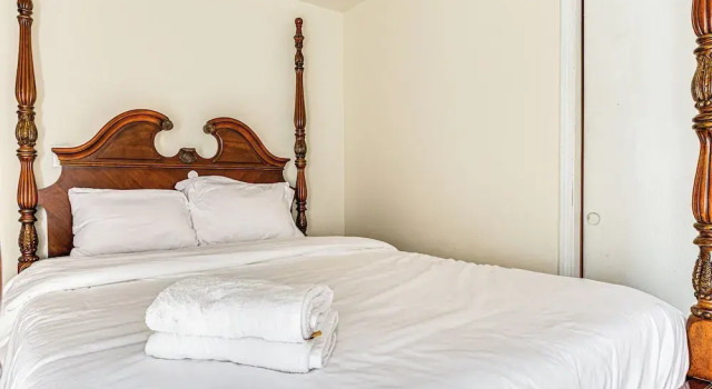 10 Mi to Dwtn Indianapolis: Home w/ Grill & Yard, Book Hotel Indianapolis Indiana