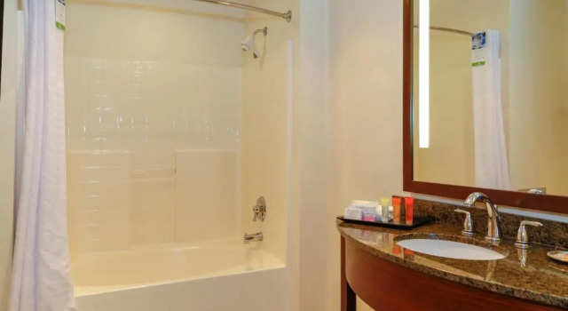 Люкс с балконом Best Western Rocky Mountain Lodge