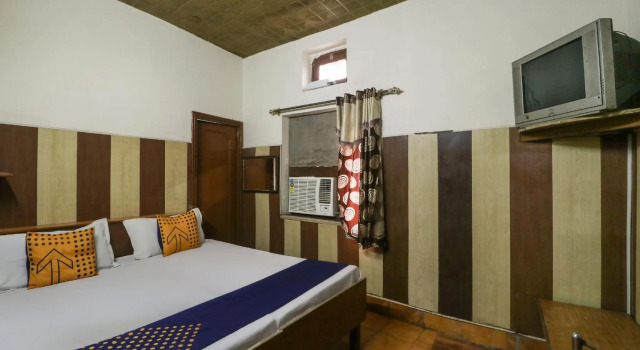 Номер Standard SPOT ON 74723 Inderpuri Guest House