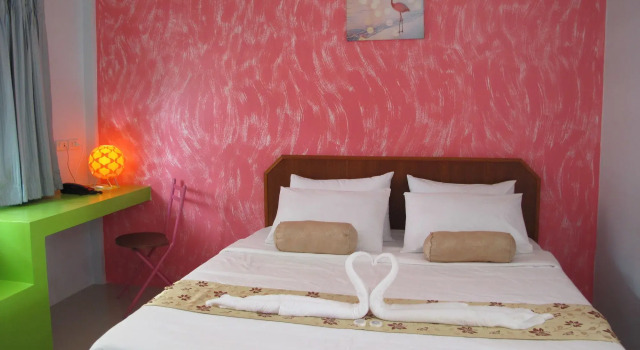 The Colorfull Resort, Забронировать Курортный отель Сирача провинция Чонбури