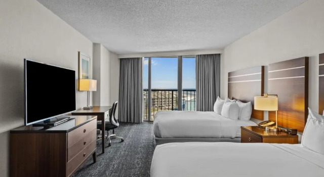Четырёхместный номер Standard с видом на океан DoubleTree by Hilton Atlantic Beach Oceanfront