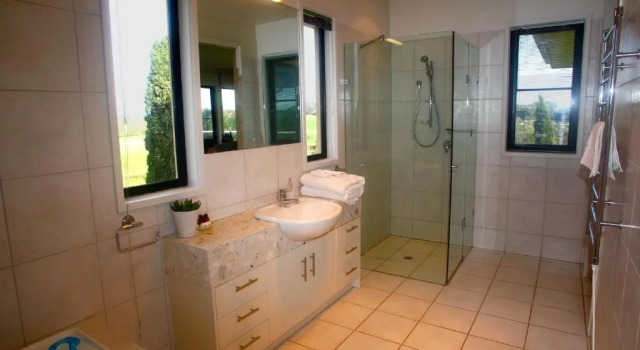 Апартаменты Luxury Hilltop Apartments Phillip Island