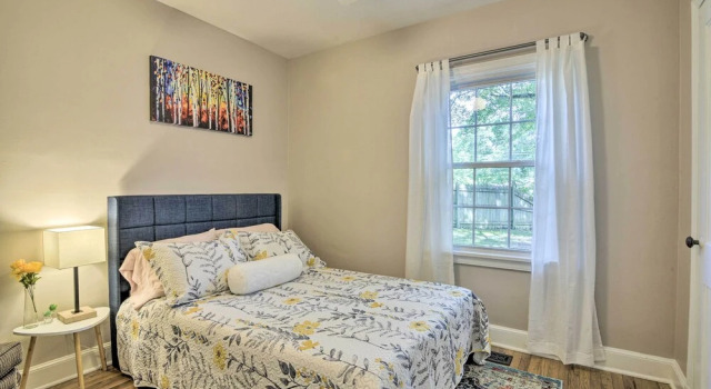 Bright Home w/ Yard in Historic Fuquay-varina!, Забронировать Дом для отпуска Отели Фуквэй-Варина с парковкой, Парковка