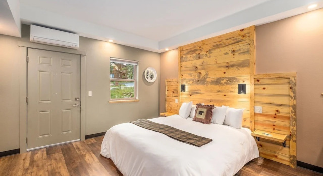 Solitude Bear Room Ada 103 - Estes Park 1 Bedroom Studio by RedAwning