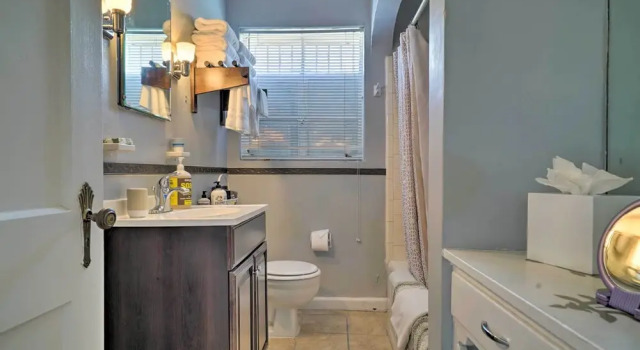 Коттедж с 2 комнатами El Paso Home w/ Backyard + Outdoor Fireplace!