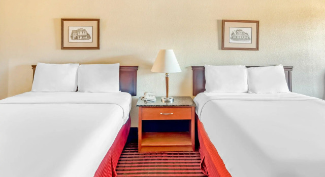 Четырёхместный номер Standard Rodeway Inn & Suites Jefferson