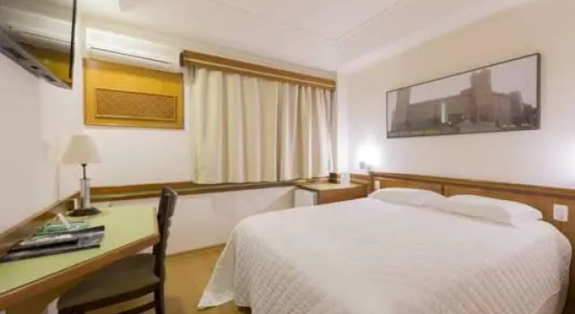 Кровать в общем номере Hotel Bella Italia