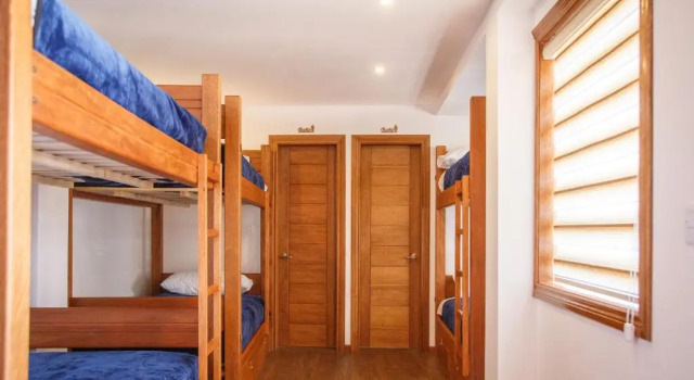 Кровать в общем номере Community Hostel Alausi