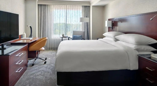 Двухместный люкс c 1 комнатой Atlanta Airport Marriott Gateway