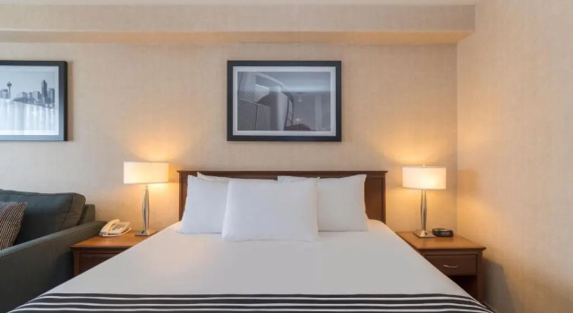 Полулюкс Sandman Hotel Calgary Airport
