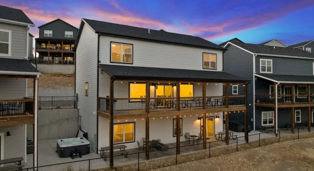 Cm132-6 -summer Breeze- Sleeps 17 6 Bedroom Home, Забронировать Дом для отпуска Отели Table Rock Lake с парковкой, Парковка