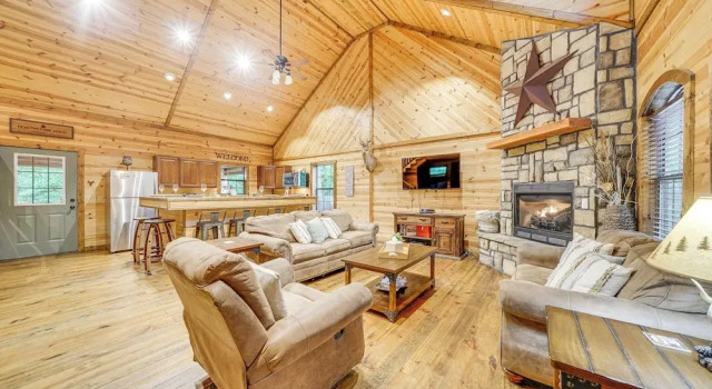 Коттедж Pets & Families Welcome: Secluded Broken Bow Cabin