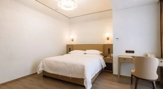 Семейный люкс West City International Hotel
