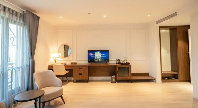 Полулюкс с балконом Rex Quang Binh Hotel