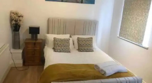 Stunning 3-bed House in Bristol, Varaa Lomakoti Mökit kohteessa Merseyside, Mökki