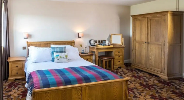 Three Horseshoes Inn