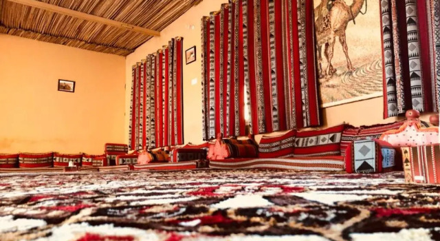 Wahiba Bedouin Rustic Camp, Varaa Leirintäalue Hotellit Al Sharqiyah pysäköinnillä, Pysäköinti