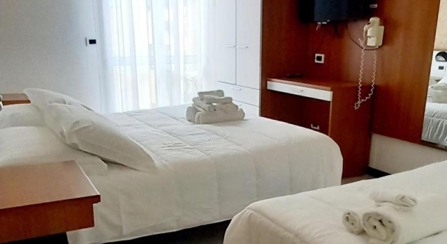 Трёхместный номер Standard с балконом Hotel Brotas