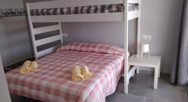 La CASA GRIS, Book Hotel Hoteller i Alcanar med parkering, Parkering