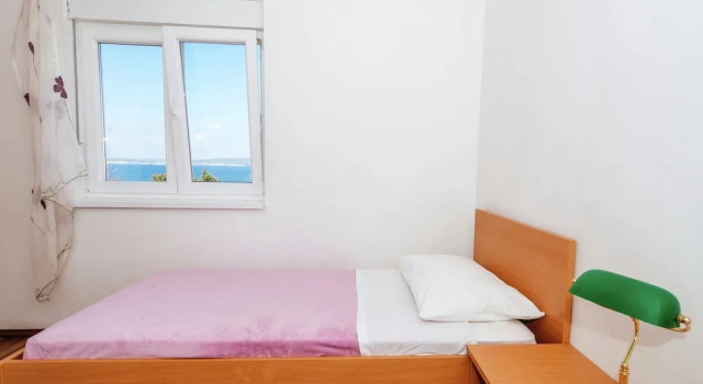 Spacious Apartment With sea View Balcony 150 Meters far From Nice Sandy Beach, Book Apartment Banj Pasman Island