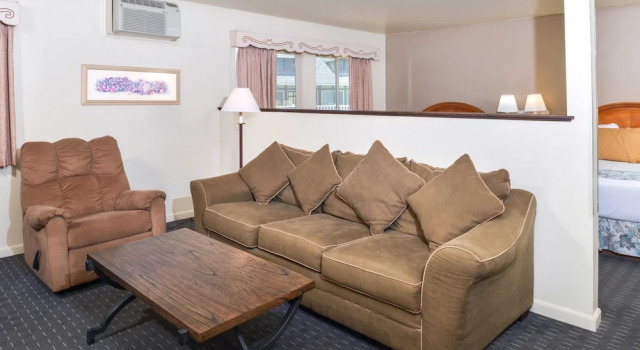 Двухместный номер Deluxe Svendsgaards Lodge- Americas Best Value Inn & Suites