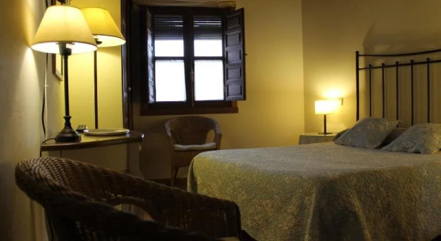 Hostal Rural Luna y Hostal Rural Lunaposada, Забронировать Отель Канделеда 