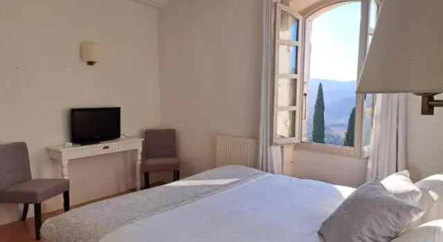 Logis Hotel Le Clos Des Sullys, Rezervovat Hotel Saint-André-de-Roquepertuis Gard